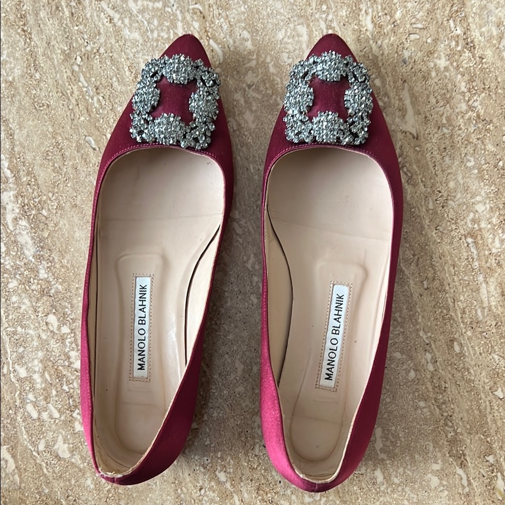 Manolo Blahnik Burgundy Hangisi Flats